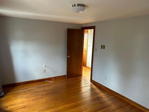 5th image of 540 Pleasant St #2