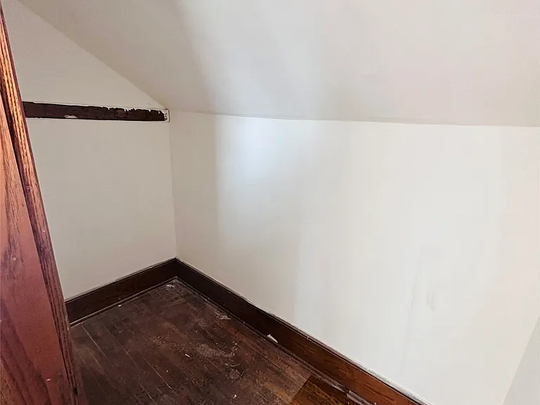 210 Squires Ave — Photo 21