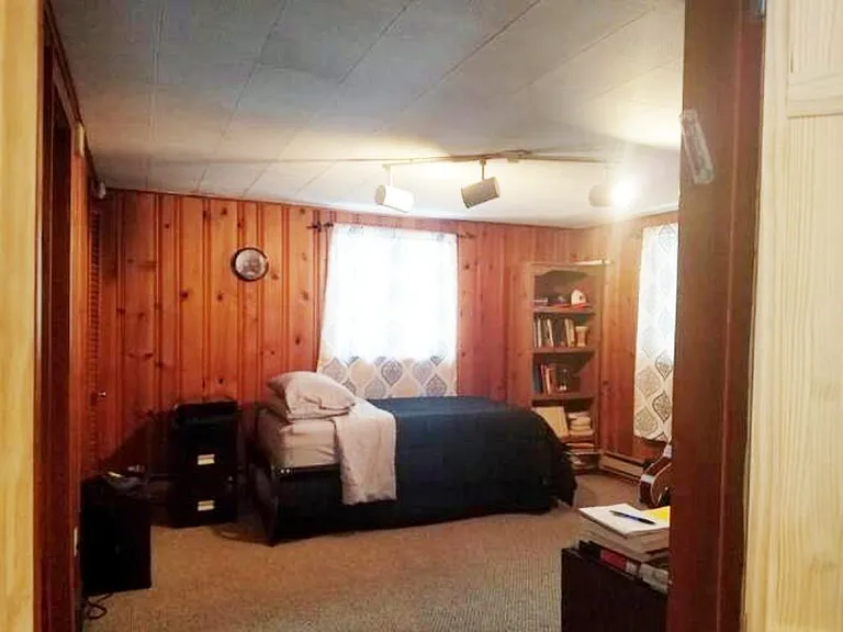 1131 E Victoria St — Photo 13