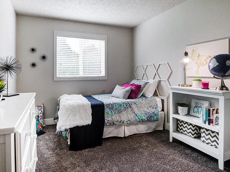 Knol Apartments — Photo 7