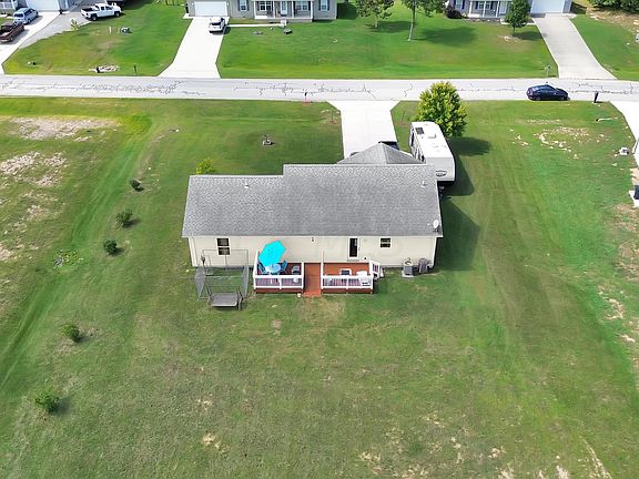 4th image of 529 Climer Ln