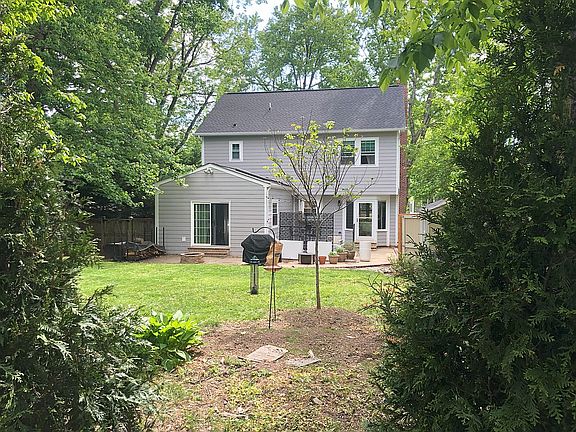 3rd image of 2219 Orchid Dr