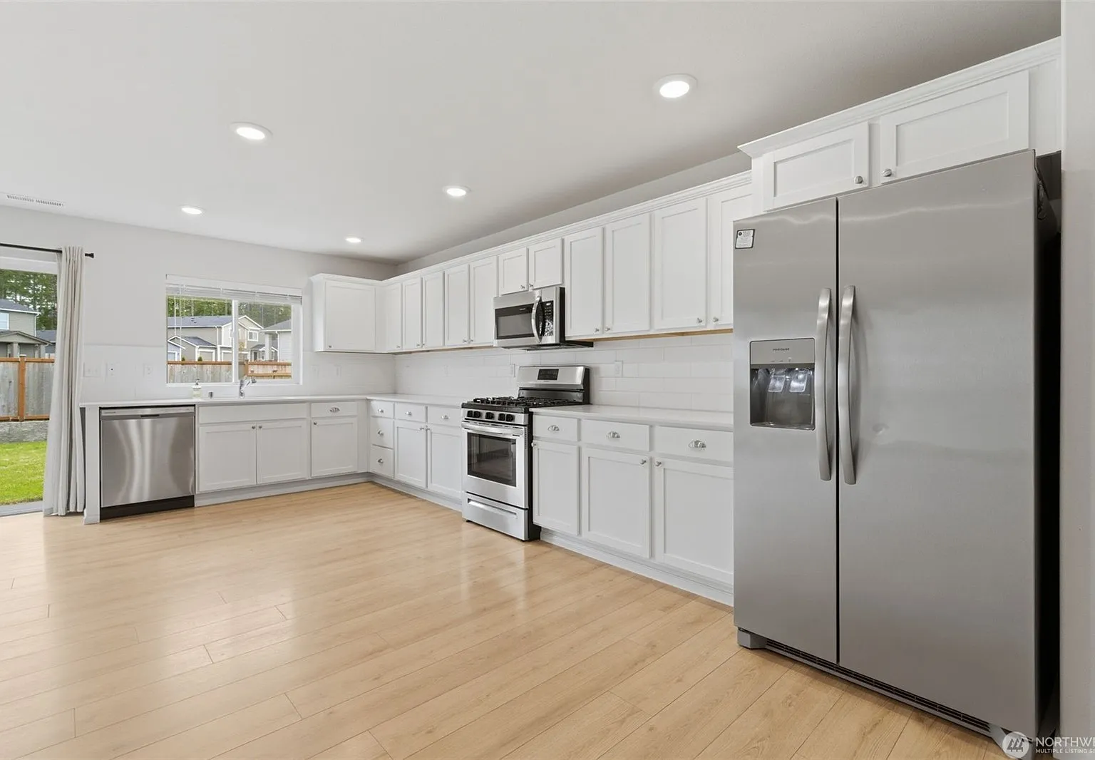 5 bed, 2631 sqft, $3,300 — Photo 4