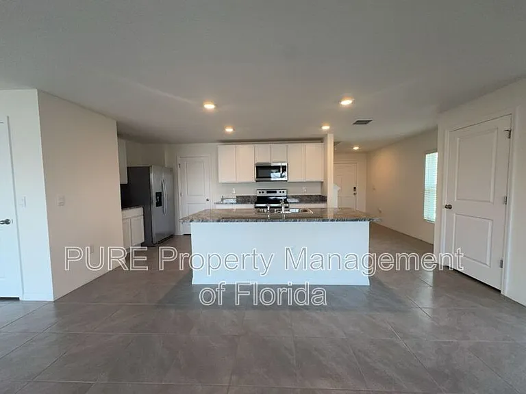 8702 SW 46th Ave — Photo 11