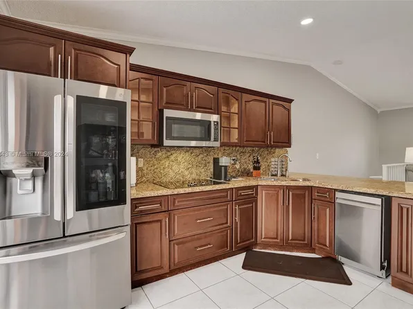 3570 W 80th St #58-202, Hialeah, FL 33018