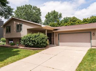 4005 Cobblestone Ln NW, Rochester, MN 55901