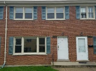 2135 Williamsburg Dr, Waukegan, IL 60085