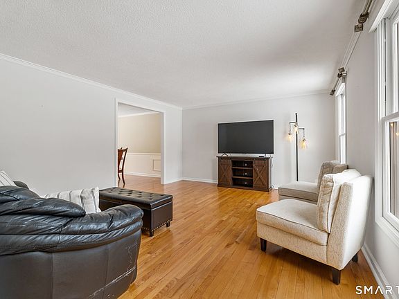 2nd image of 23 North Pond Road