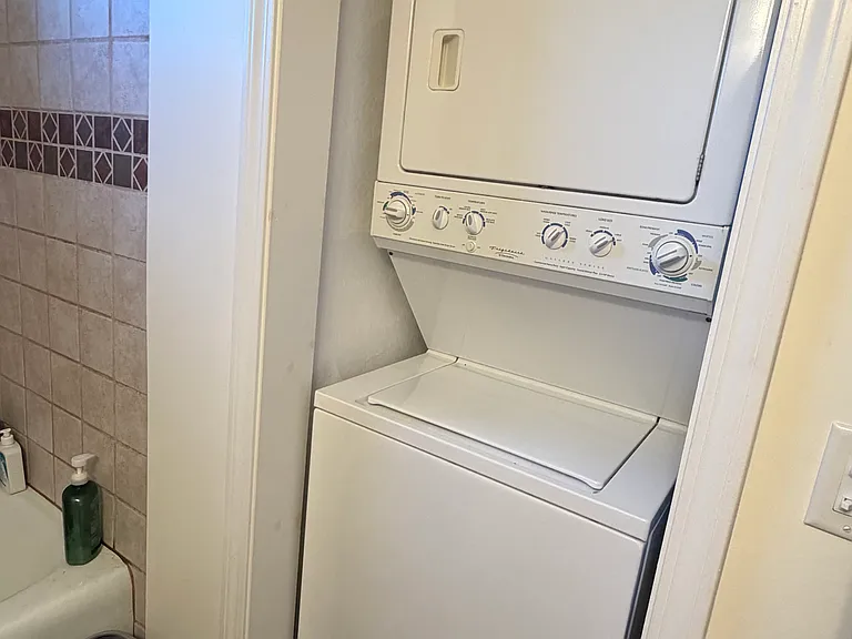106 Green St #1 — Photo 6