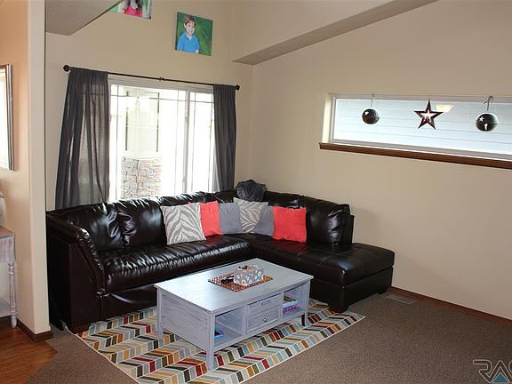 4th image of 120 S Golden Willow Ave