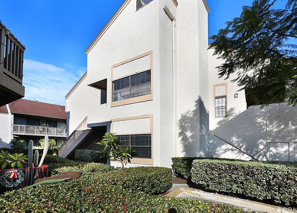 1st image of 10630 Lakeside Dr N #268