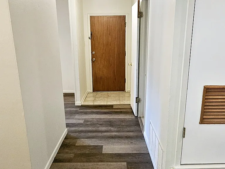 203 E 14th Ave — Photo 12