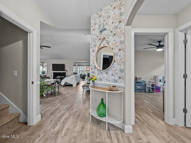 508 Azalea Dr — Photo 12