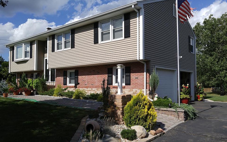 1st image of 16 Harvest Ln