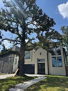 2nd image of 416 Eleanor St