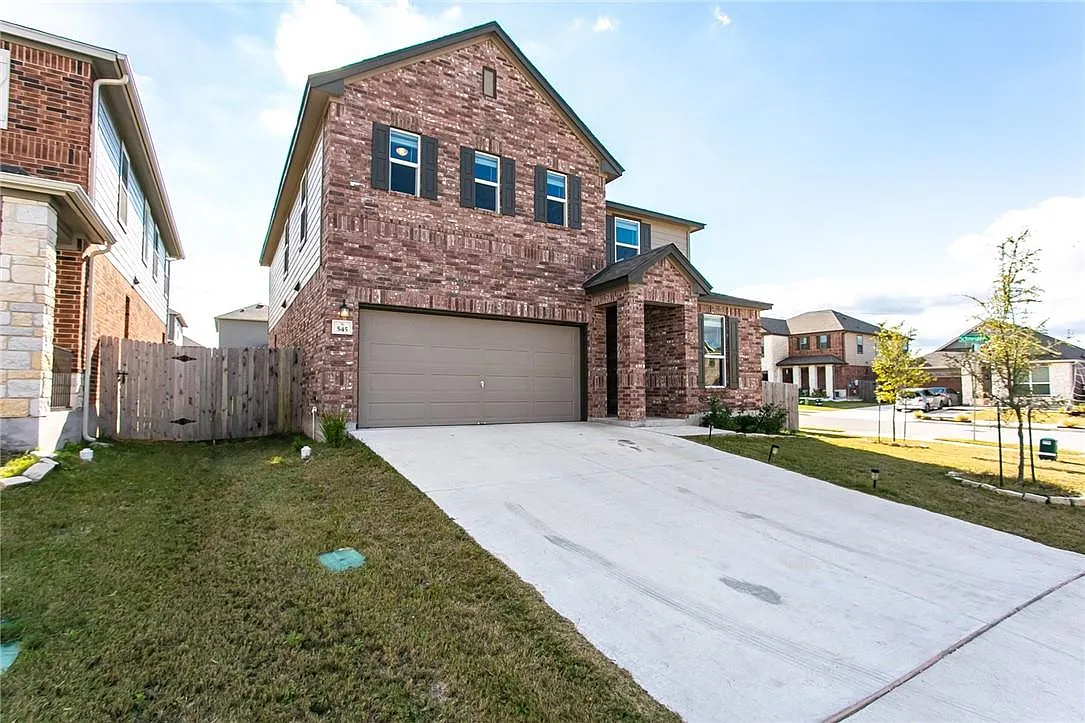 4 bed, 3.0 bath, 2544 sqft, $2,600 — Photo 2