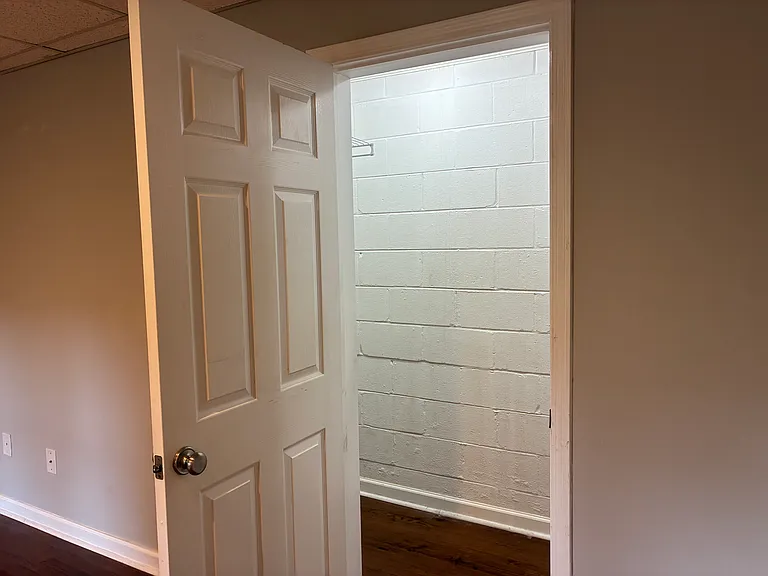 150 Riverdale Dr #B — Photo 7