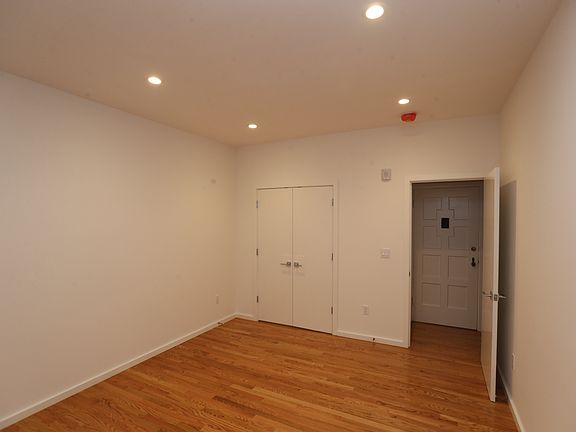 5th image of 1900 Jefferson St APT 104