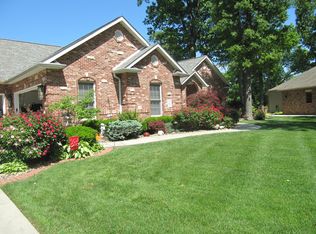 2872 Woodfield Dr, Maryville, IL 62062