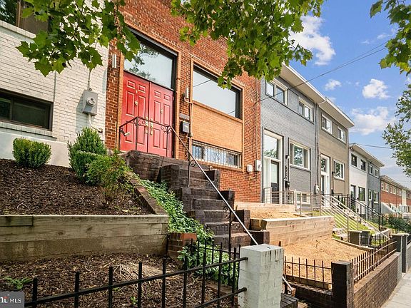 2nd image of 1360 W St NE