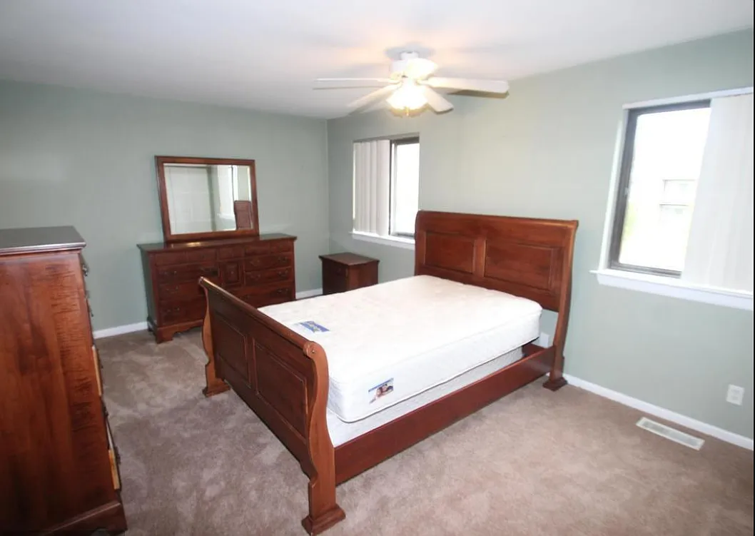 3 bed, 2.5 bath, 1525 sqft, $2,100 — Photo 3