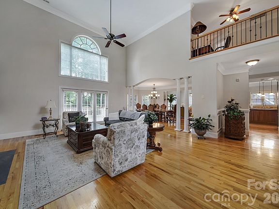 3rd image of 263 Hemmingway Ln