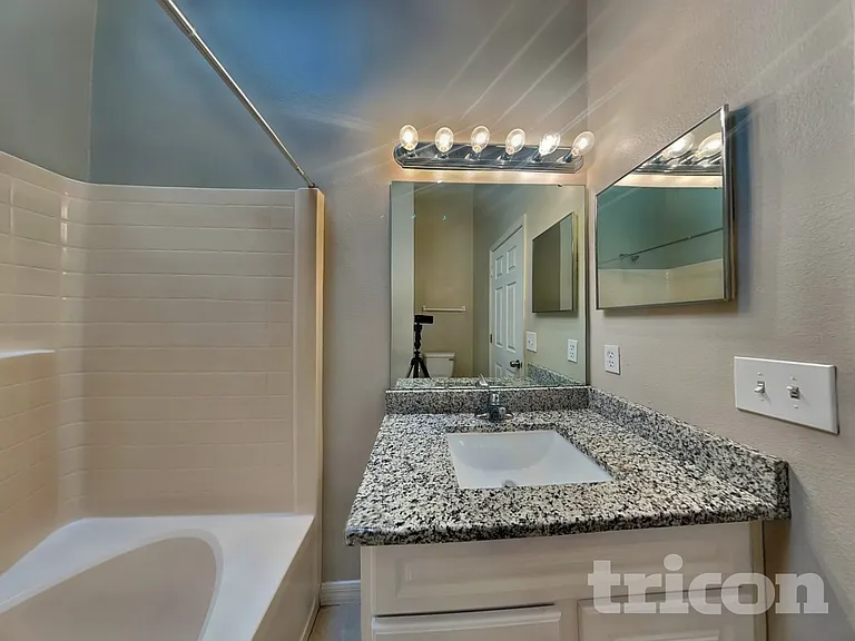 17128 Woodcrest Way — Photo 9
