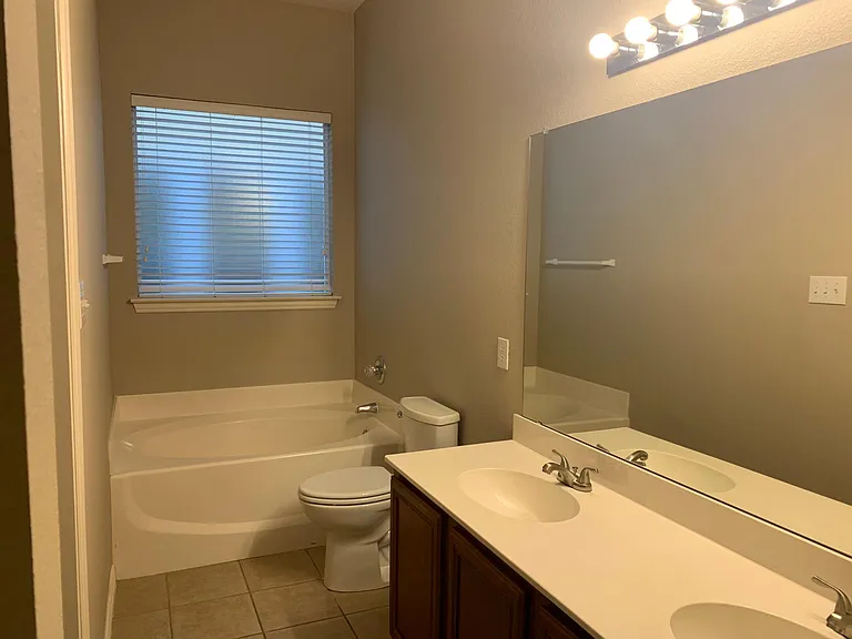 1051 Elm Dr — Photo 17