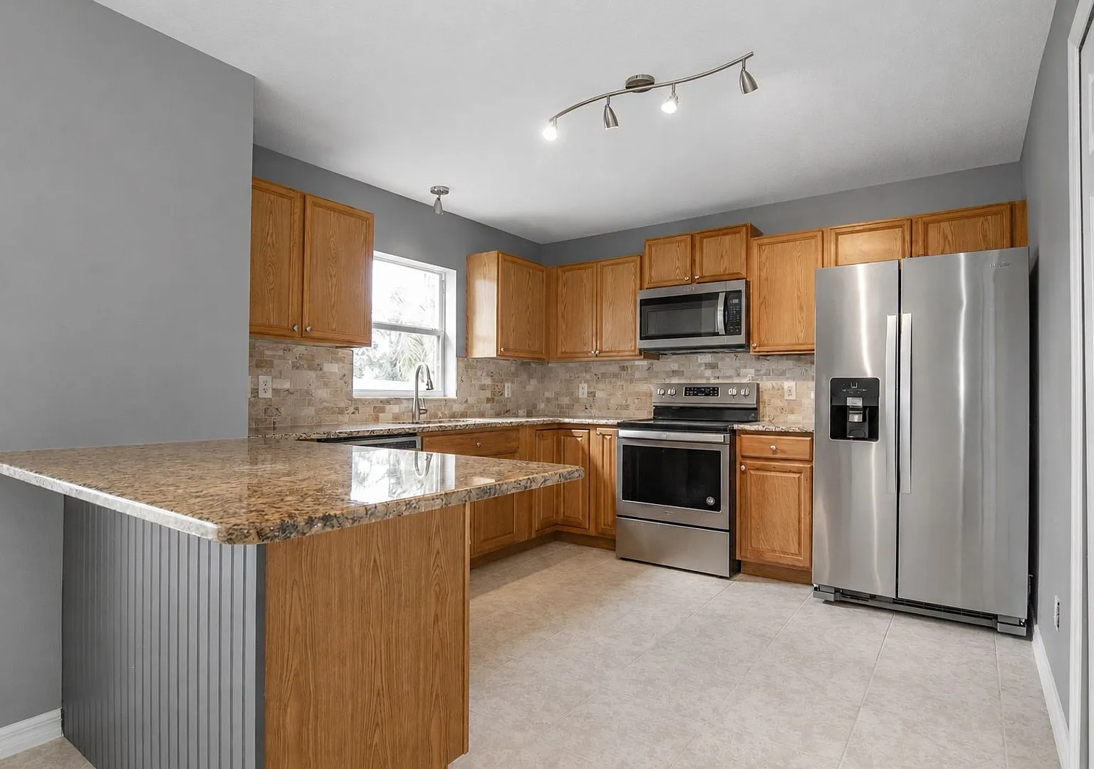 4/3 Duplex Home In Poinciana Available Now- Basic Cable/Internet Included — Photo 2