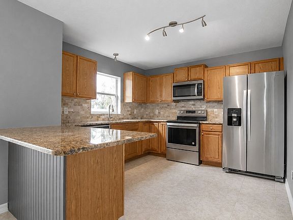 2nd image of 402 Bridgewater Ct