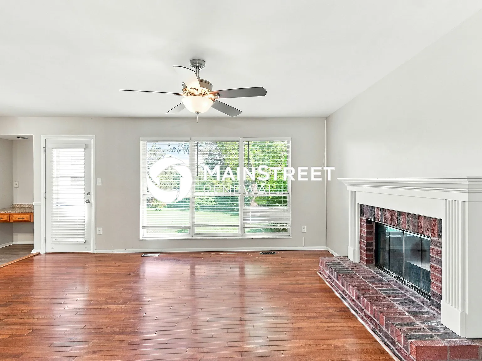 3810 Silas Creek Dr — Photo 2