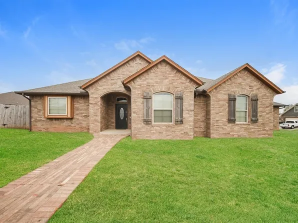 1701 Pinewood Dr, Moore, OK 73160