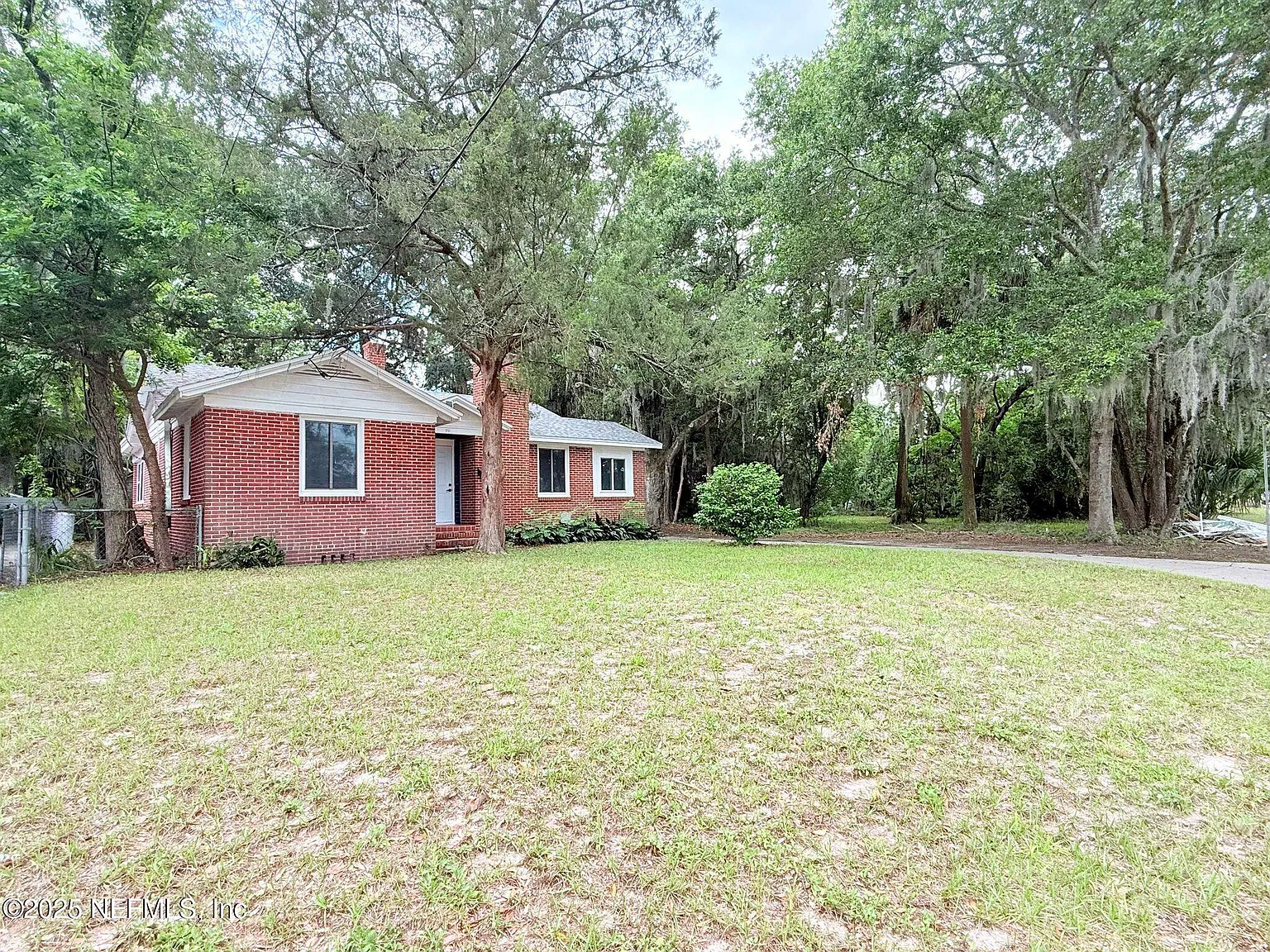 3 bed, 1.0 bath, 1430 sqft, $1,450 — Photo 3
