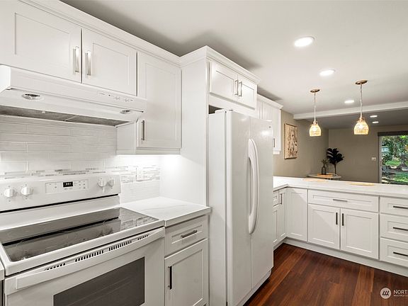 5th image of 5515 Bridgeport Way W #A