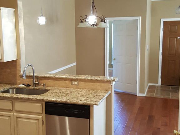 3rd image of 2208 Chapman Dr