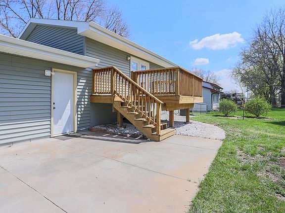 3rd image of 122 Charles Dr