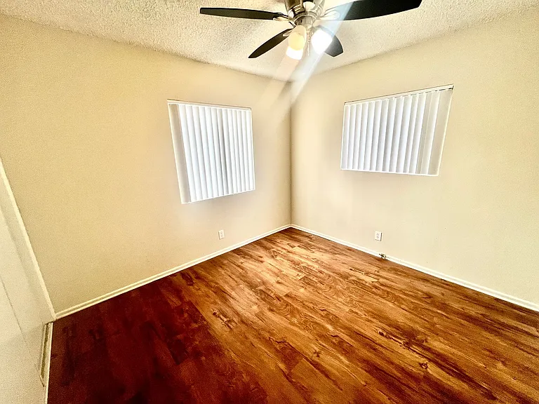 8445 Amigo Ave Northridge, CA 91325 — Photo 9