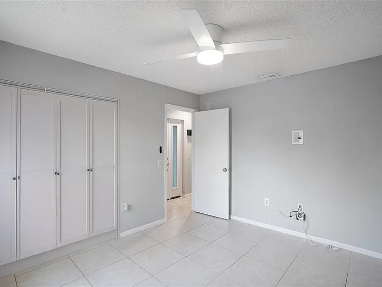 4717 Winslow Beacon #7 — Photo 8