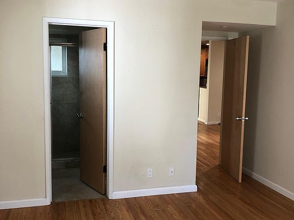4th image of 921 Lincoln Blvd APT 1