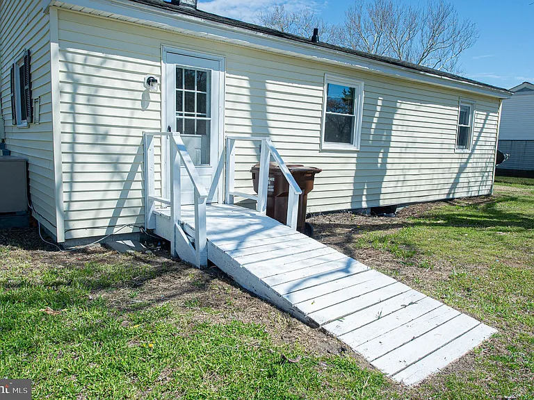 602 E Main St — Photo 11