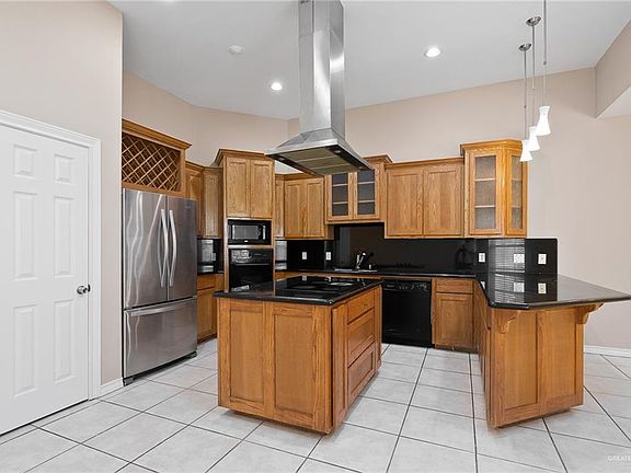 4th image of 2324 Arroyo Ave