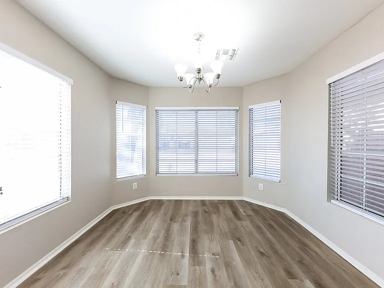 2310 E Morrow Dr — Photo 7