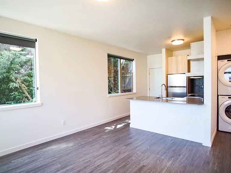 1616 SE Insley St #5 — Photo 2