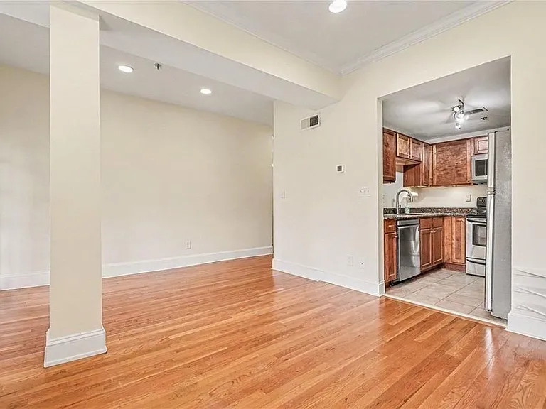 2855 Peachtree Rd NE #201 — Photo 8