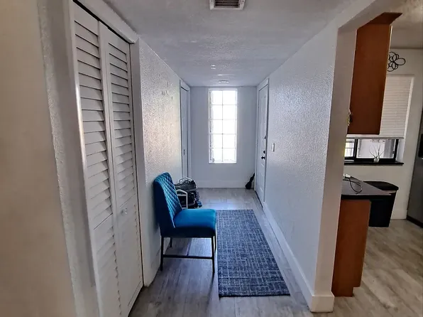 412 Lakeview Dr APT 204, Weston, FL 33326
