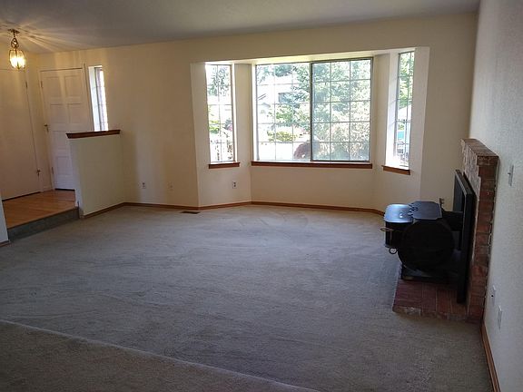 5th image of 13230 27th Dr SE