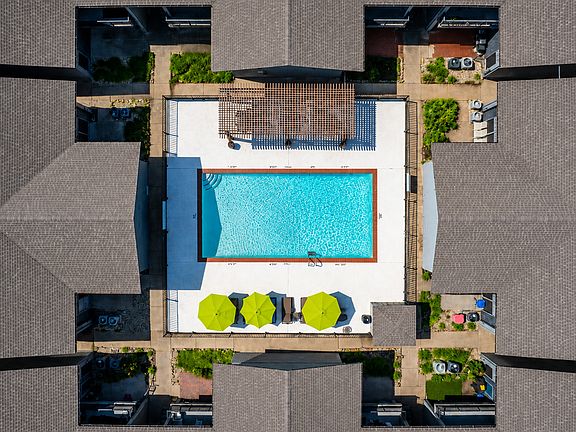 5th image of 6104 Lyndon B Johnson Fwy APT 2700