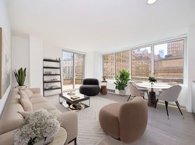 70 W 37th St