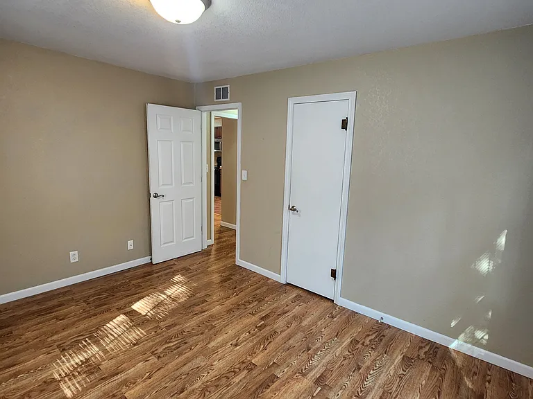 506 N Fern Ave — Photo 8