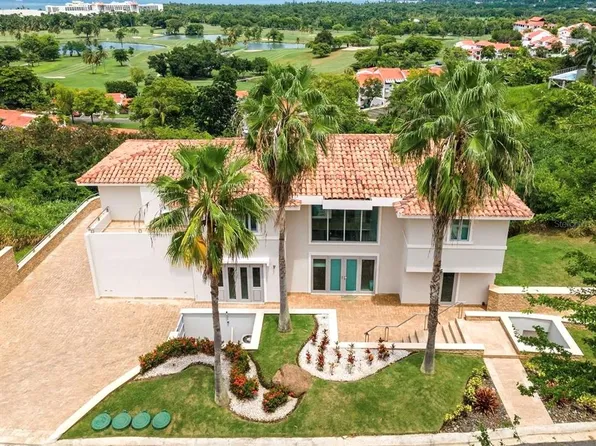 52 Las Vistas Ave, Rio Grande, PR 00745